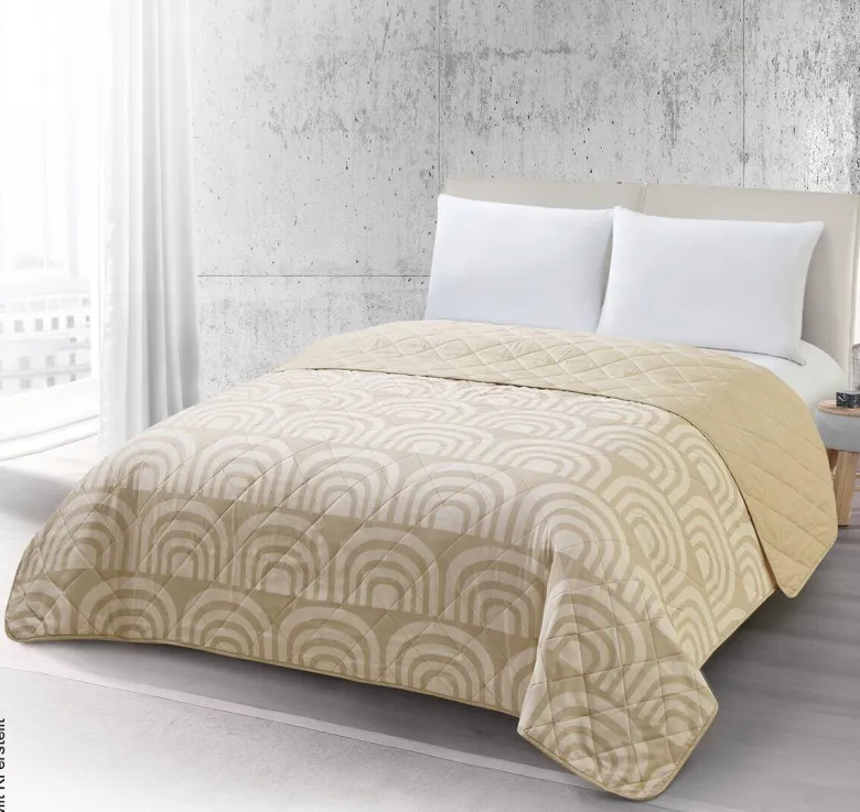 Tagesdecke beige Polyester B/L: ca. 220x240 cm